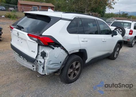 2021 Toyota Rav4 Xle z USA, uszkodzony, nr VIN 2T3W1RFV0MC117594